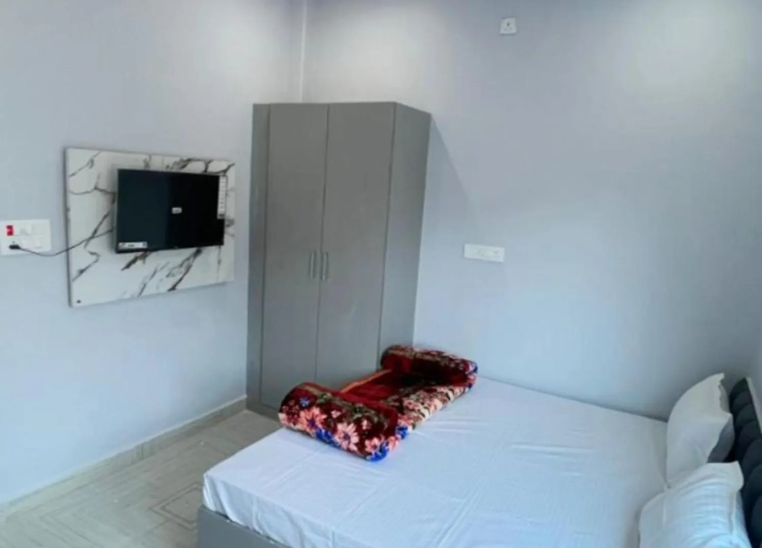 ***  Hotel Shivashram Guest House Near Rampura Luxa Road - Kashi Vishwanath Temple - Paid Parking - Fully Air Conditioning Guest House Varanasi India