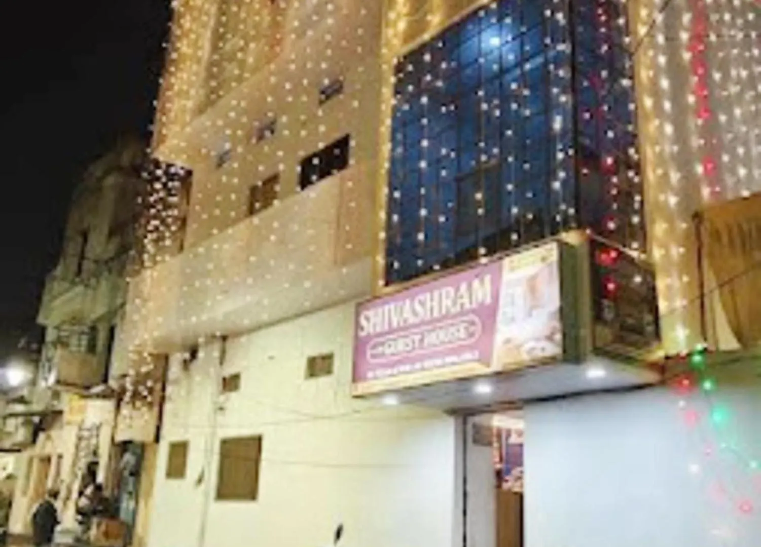 Hotel Shivashram Guest House Near Rampura Luxa Road - Kashi Vishwanath Temple - Paid Parking - Fully Air Conditioning Guest House Varanasi