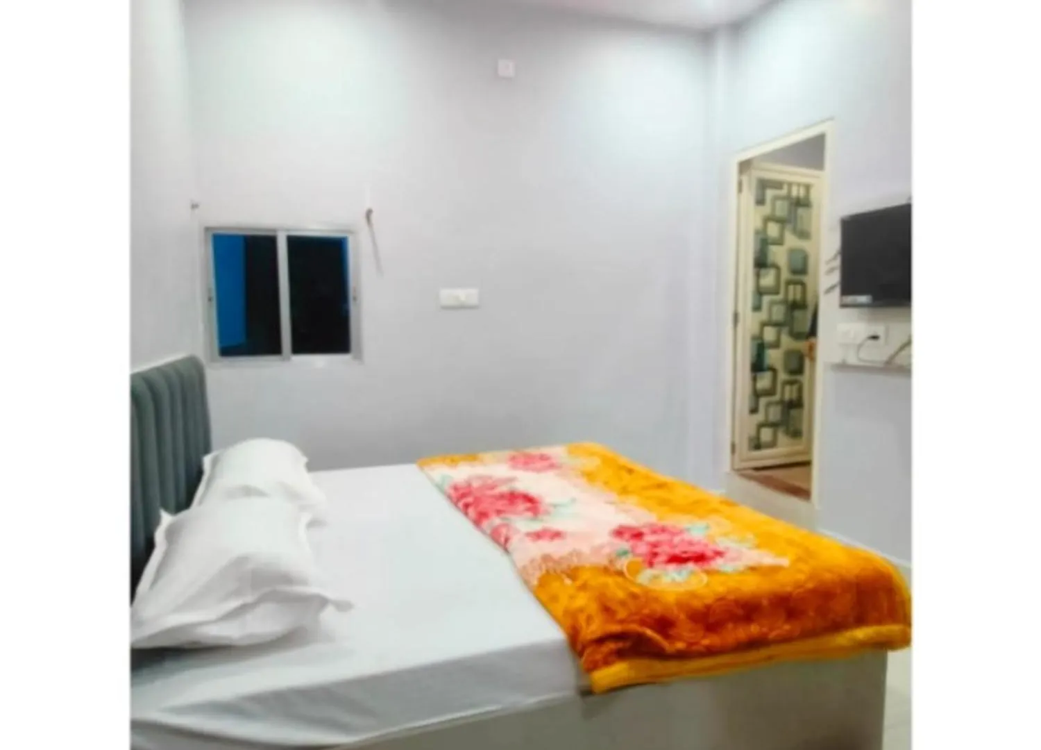 ***  Hotel Shivashram Guest House Near Rampura Luxa Road - Kashi Vishwanath Temple - Paid Parking - Fully Air Conditioning Guest House Varanasi India